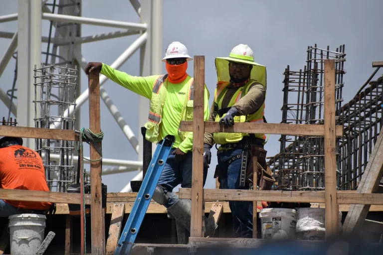 building contractor 768x512